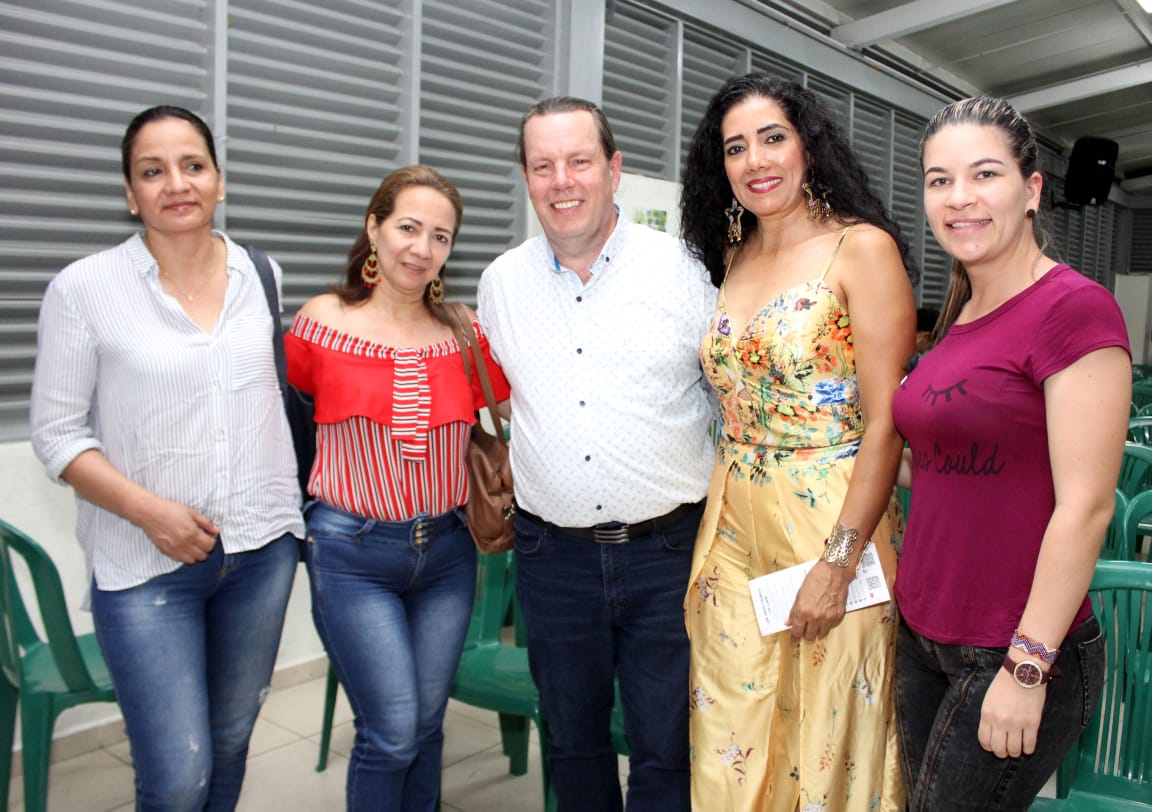 Amanda Ledezma, Alba Lucia Chain, Daniel Skillings, María Clara Ibarra y Yudi Pimentel.